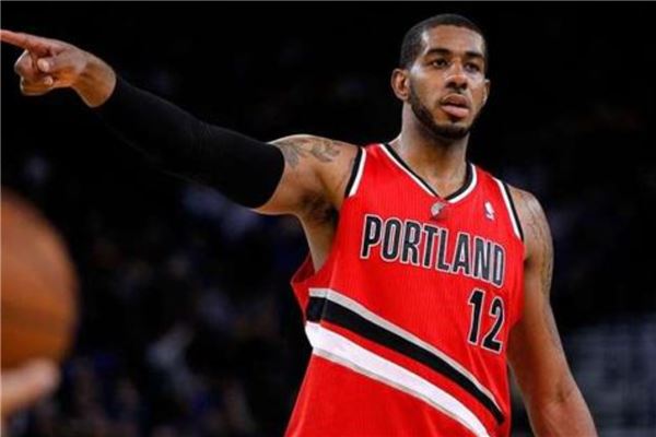 莱万凭借他 莱万凭借他