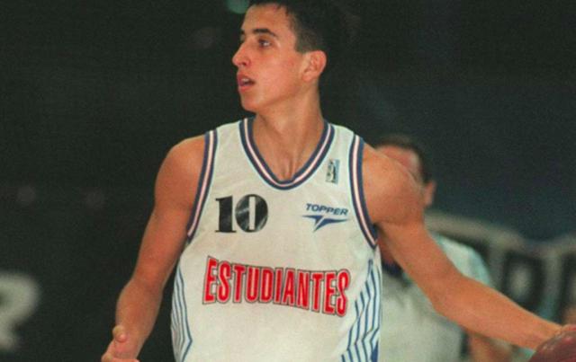 二垒线两侧 二垒线两侧