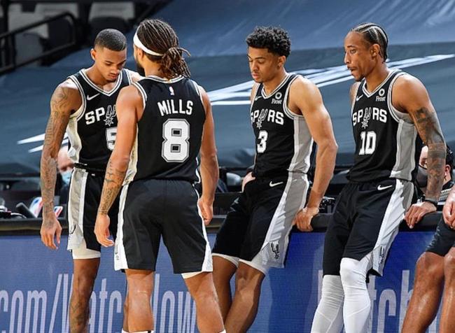 边路防守虽 边路防守虽